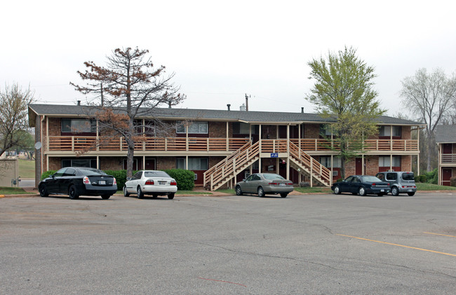 University Park Apartments in Edmond, OK - Building Photo - Building Photo