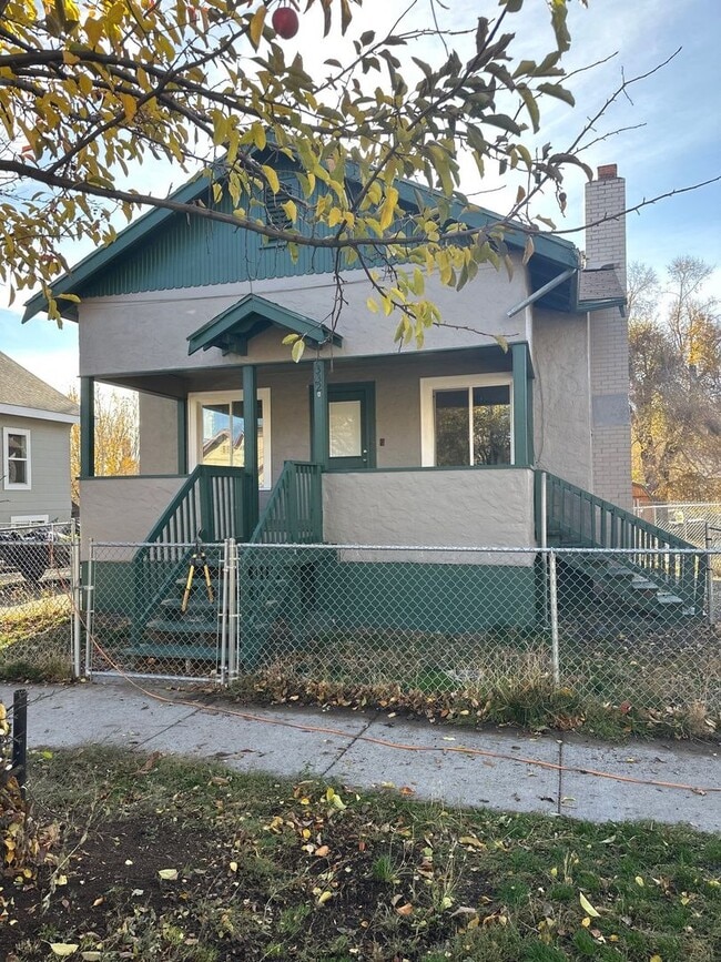 property at 332 N 10th St