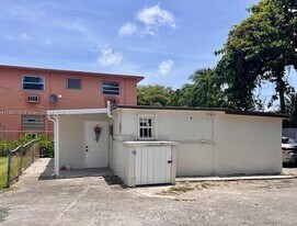 1726 NW 19th St in Miami, FL - Building Photo