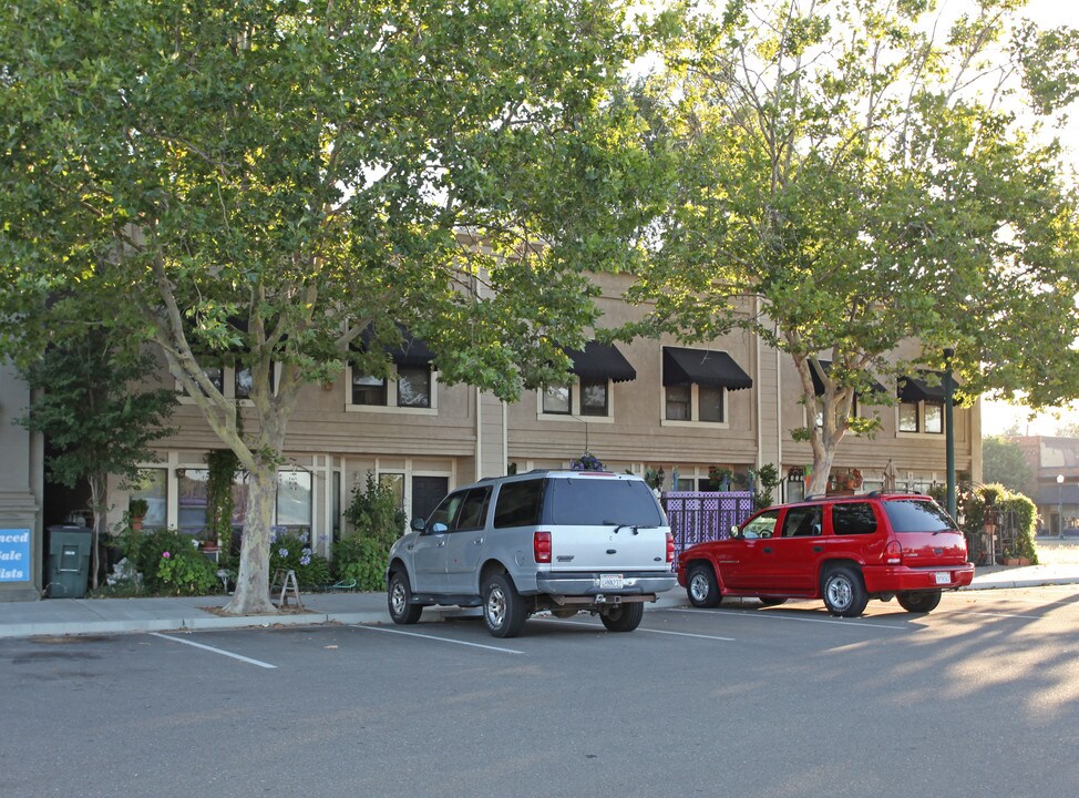 Tracy Palms in Tracy, CA - Building Photo