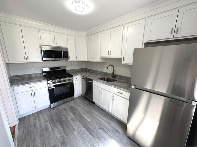 29 Standish Rd in Stamford, CT - Building Photo - Building Photo