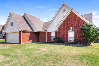 5086 Jon Oak Dr in Arlington, TN - Foto de edificio - Building Photo