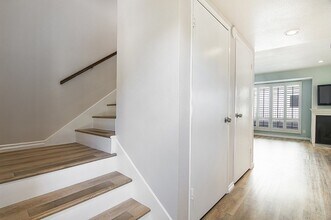 557 E Verdugo Ave in Burbank, CA - Building Photo - Building Photo