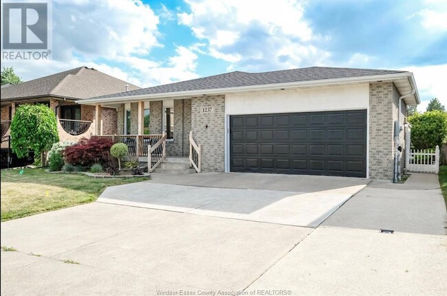 1237 Kenwick Way in Windsor, ON - Building Photo - Building Photo