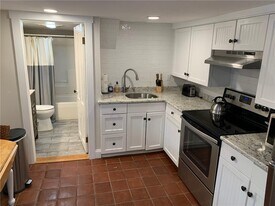 21 Pope St in Newport, RI - Building Photo