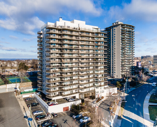 The Sterling Apartments in Fort Lee, NJ - Building Photo - Building Photo