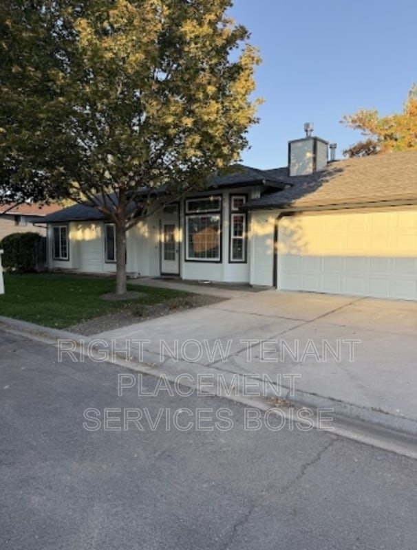 property at 2256 N Pawnee Ln