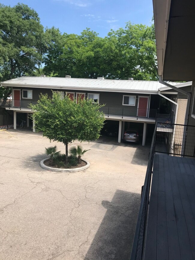 704 Denson Dr in Austin, TX - Building Photo - Building Photo