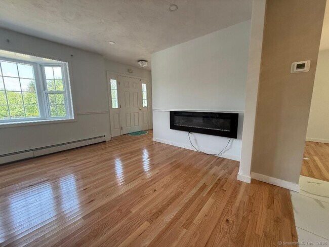 41 Stonehouse Way in Torrington, CT - Building Photo - Building Photo