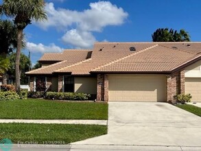 8092 Cassia Dr in Boynton Beach, FL - Foto de edificio - Building Photo