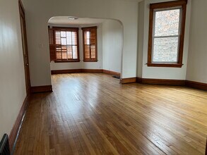888 N Sacramento Blvd, Unit 2F in Chicago, IL - Building Photo - Building Photo