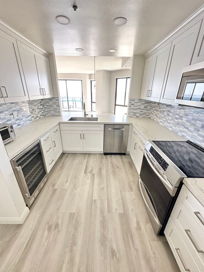 1310 E Ocean Blvd in Long Beach, CA - Building Photo - Building Photo