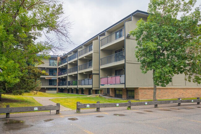 Glengrove Manor in Calgary, AB - Building Photo - Building Photo