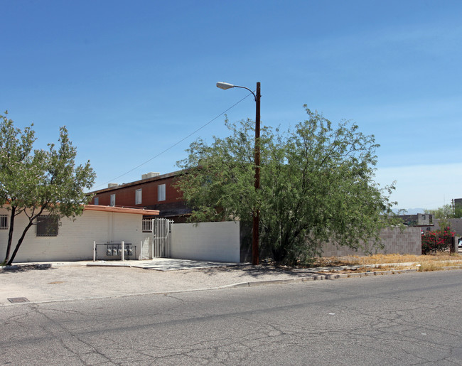 2201 N 9th Ave in Tucson, AZ - Foto de edificio - Building Photo