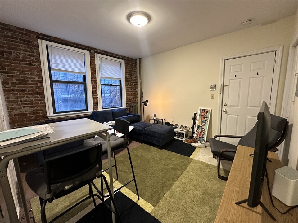 54 Burbank St, Unit 16 in Boston, MA - Building Photo