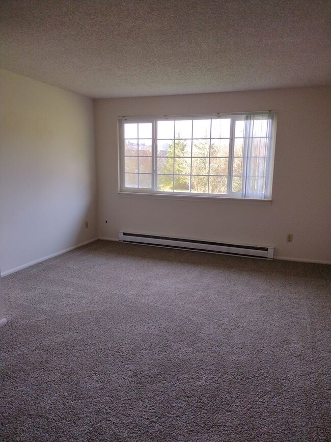 2719 Wallace Rd NW in Salem, OR - Foto de edificio - Building Photo