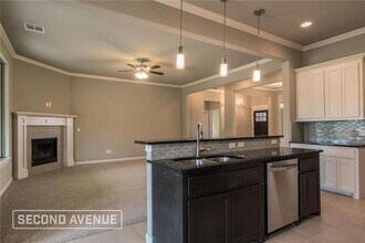 2401 Los Angeles Ave in Edmond, OK - Foto de edificio - Building Photo