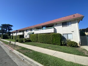 5735 Woodman Ave in Van Nuys, CA - Building Photo - Building Photo