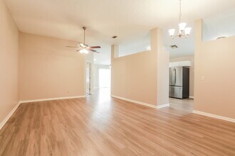 1832 Northglen Cir in Middleburg, FL - Building Photo - Building Photo