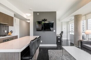 407 Walmer Rd, Unit SI ID1513072P in Toronto, ON - Building Photo