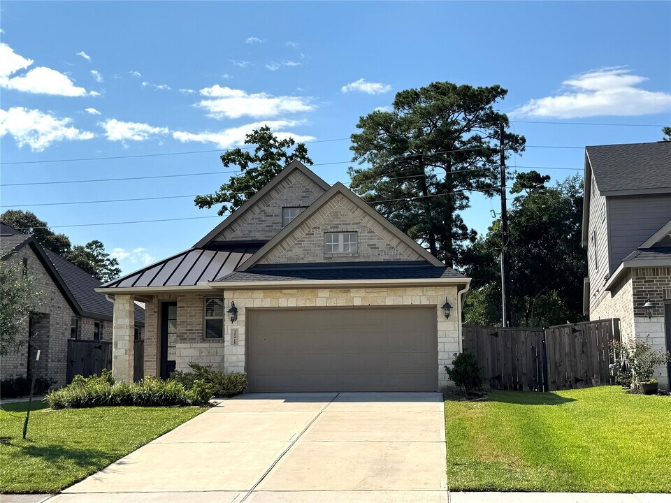 35428 Woodtrace Cir in Pinehurst, TX - Foto de edificio