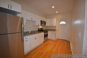 16 Chelsea St, Unit 2 in Boston, MA - Foto de edificio - Building Photo