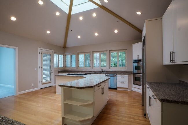 671 Manresa Ln in Los Altos, CA - Building Photo - Building Photo