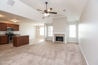 40 Willow Springs Ln in Oakland, TN - Foto de edificio - Building Photo