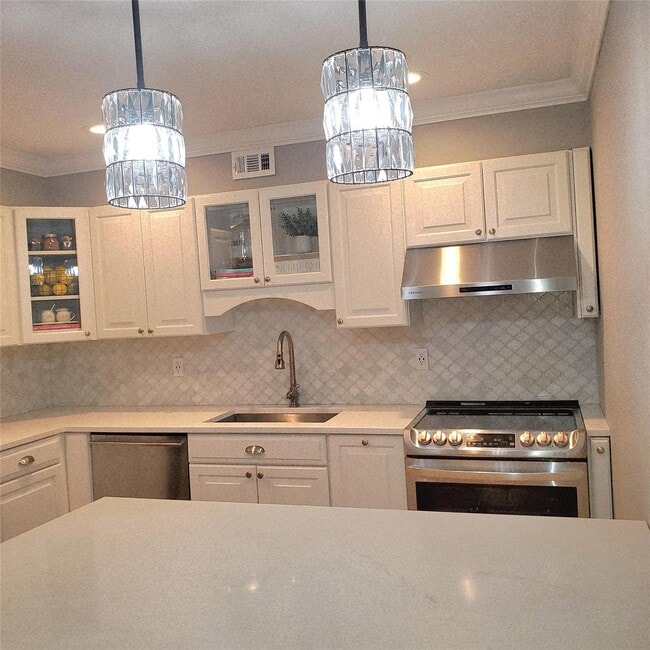 property at 109 Aspen Dr E
