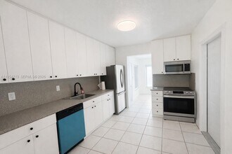 7980 SW 37th Terrace in Miami, FL - Building Photo - Building Photo