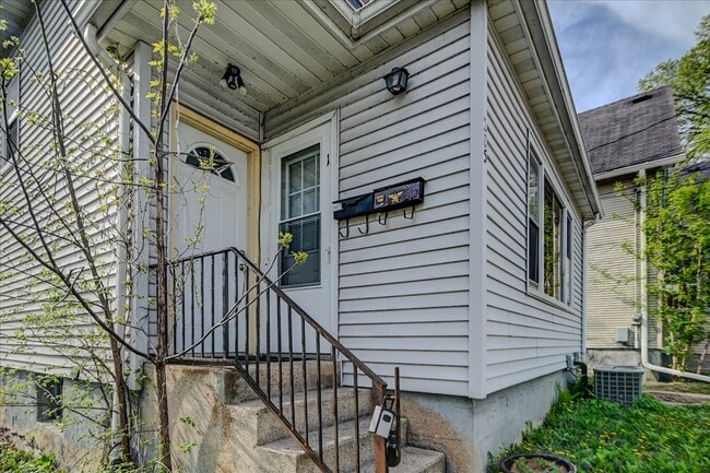 205 S Fair Oaks Ave, Unit 205 South Fair Oaks Ave in Madison, WI - Foto de edificio - Building Photo