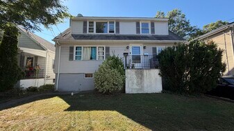 34 Mawhinney Ave, Unit 2FL in Hawthorne, NJ - Building Photo