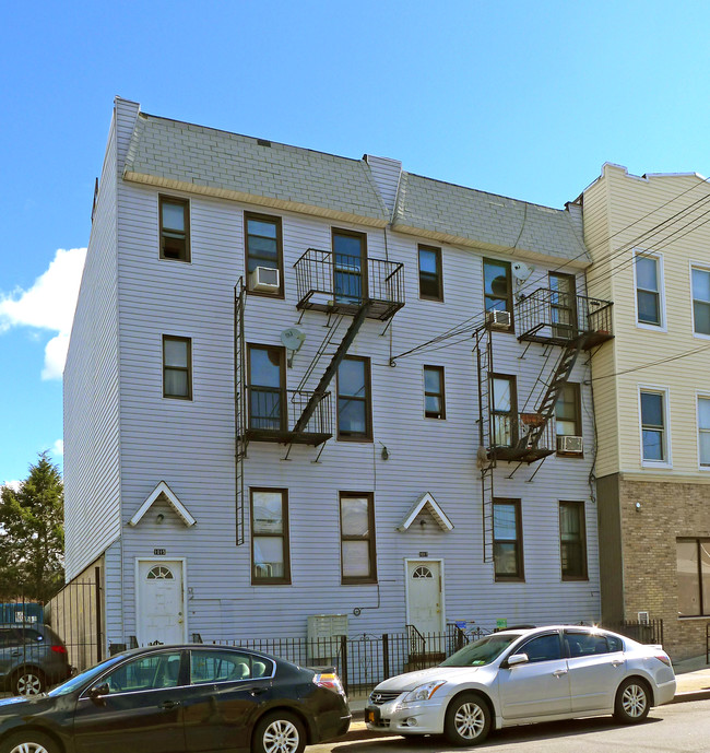 10-17 Wyckoff Ave in Ridgewood, NY - Building Photo - Building Photo