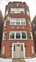 8017 S Phillips Ave in Chicago, IL - Building Photo