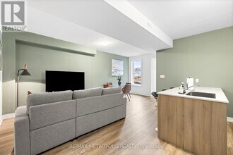 447 Lansdowne Ave in Toronto, ON - Building Photo - Building Photo