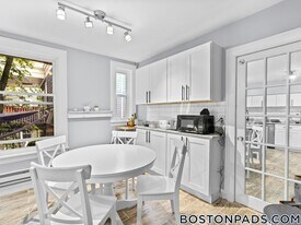 42 William St, Unit 2 in Medford, MA - Building Photo