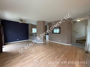 308 Windsor Ct in South Elgin, IL - Building Photo - Building Photo