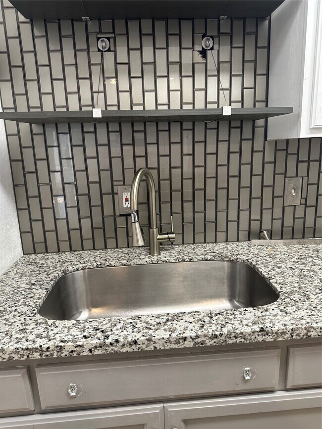 3535 NASA Road 1 in Seabrook, TX - Building Photo - Building Photo