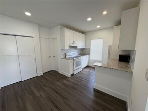 3237 SW 4th St in Miami, FL - Building Photo - Building Photo