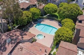 21372 Brookhurst St in Huntington Beach, CA - Building Photo - Building Photo