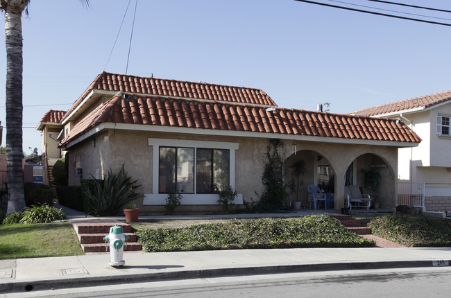 245 S Poplar Ave in Brea, CA - Foto de edificio - Building Photo