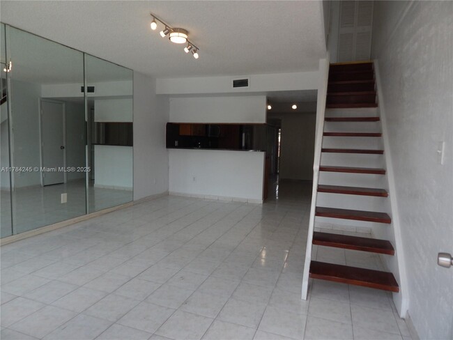 3995 W 9th Ct in Hialeah, FL - Building Photo - Building Photo
