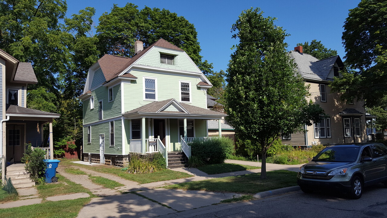 608 Pearl St in Kalamazoo, MI - Building Photo