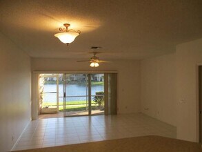 4616 Palmbrooke Cir in West Palm Beach, FL - Foto de edificio - Building Photo