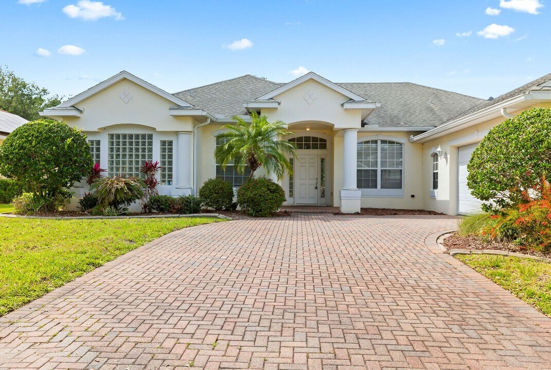 100 Berg Ct in Daytona Beach, FL - Building Photo