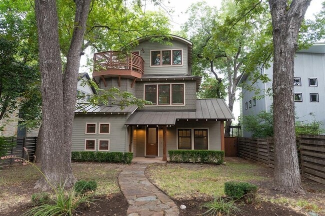property at 610 W Live Oak St