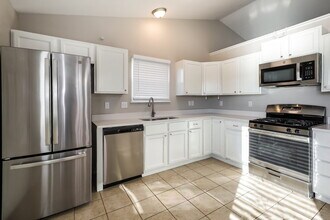 450 Lake Shore Ct in Franklin, IN - Foto de edificio - Building Photo