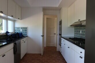 321 N Las Casas Ave in Pacific Palisades, CA - Building Photo - Building Photo
