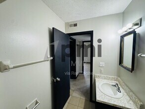 828 Whitethorne Ave in Columbus, OH - Building Photo - Building Photo