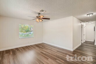 4926 Haines Rd N in St. Petersburg, FL - Foto de edificio - Building Photo